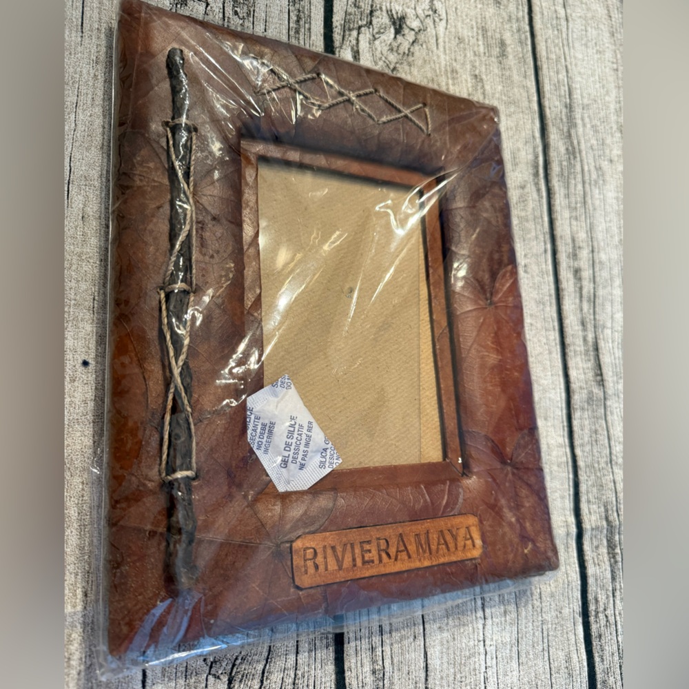 NWT. Handmade artesanal Rustic Leather Picture Frame - Riviera Maya 🏝️